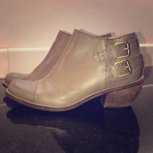 Latigo Prema leather booties 71/2